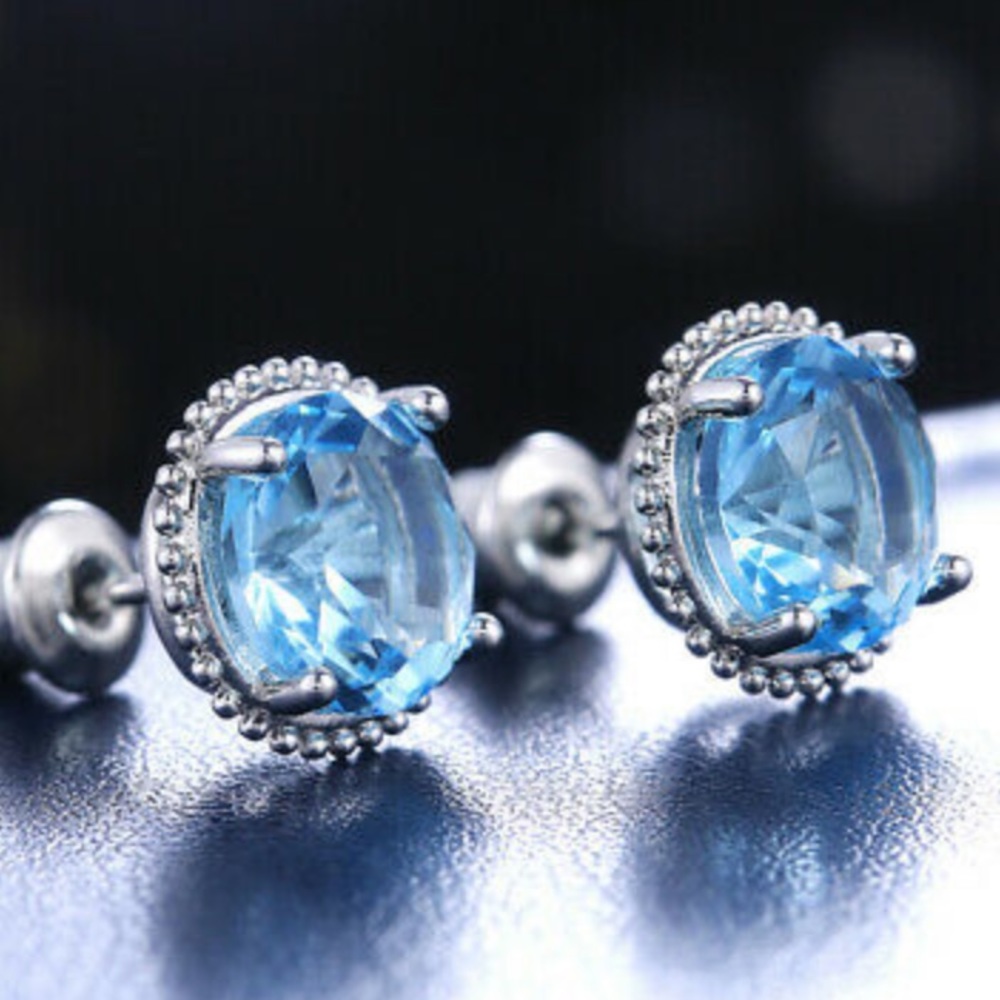 NEW 925 Sterling silver Diamond Stud Earrings